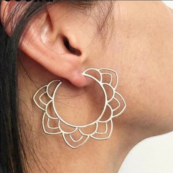 Jewelry - • Dahlia • Floral Earrings
